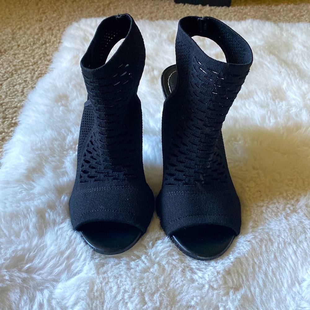 This are Zara women shoes there brand new,pretty cute :)